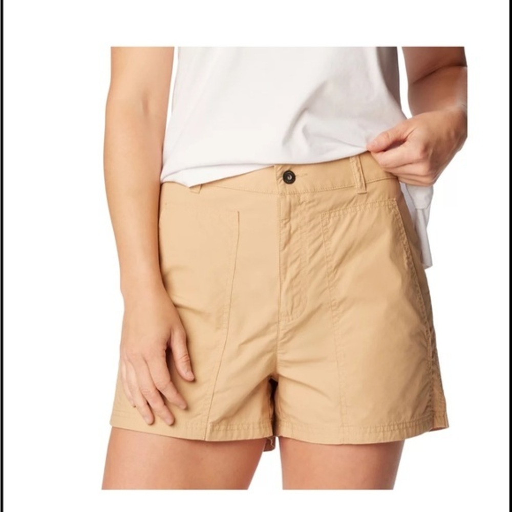 Columbia Women's Tan Cargo Shorts
